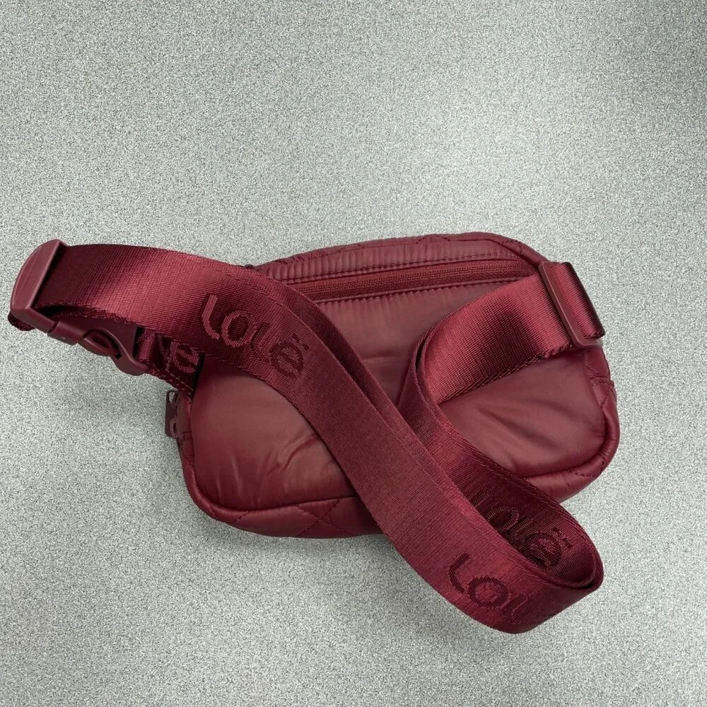 Lole Quilted Burgundy Belt Bag With Adjustable Strap Logo Detail & Zipper L1174